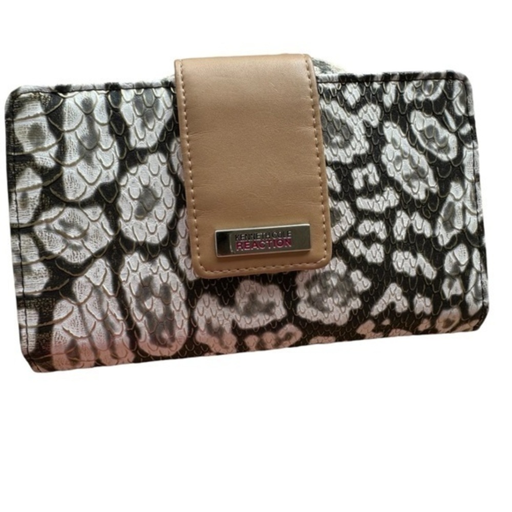 Kenneth Cole Reaction Clutch/Wallet with make up mirror attached NWOT